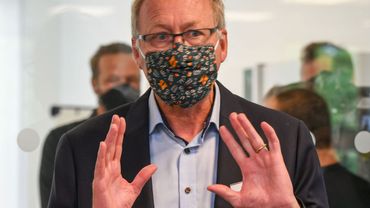 Véronique les experts doivent être unanimes. Ils discutent entre eux et apres ils viennent communiquer Véronique les experts doivent être unanimes. Ils discutent entre eux et apres ils viennent communiquer