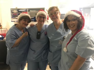Les mères Noël de la maternité Les mères Noël de la maternité