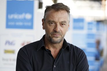 Tom Waes est ce qu'on appelle un Bekende Vlaming, "BV" ou un "Flamand célèbre" en français. Tom Waes est ce qu'on appelle un Bekende Vlaming, "BV" ou un "Flamand célèbre" en français.