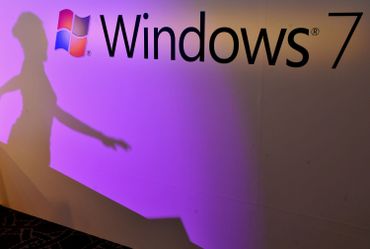Windows 7, avait été obligé, sous la pression européenne, de proposer plusieurs navigateurs alternatifs, plutôt que le seul Internet Explorer de Microsoft. Windows 7, avait été obligé, sous la pression européenne, de proposer plusieurs navigateurs alternatifs, plutôt que le seul Internet Explorer de Microsoft.