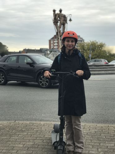 Marie Rougeot, elle, préfère la trottinette électrique pour ses consultations à domicile. Marie Rougeot, elle, préfère la trottinette électrique pour ses consultations à domicile.