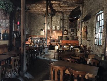la Brasserie Caracole est l’une des plus anciennes brasseries du pays, puisqu’elle a été fondée en 1765 la Brasserie Caracole est l’une des plus anciennes brasseries du pays, puisqu’elle a été fondée en 1765