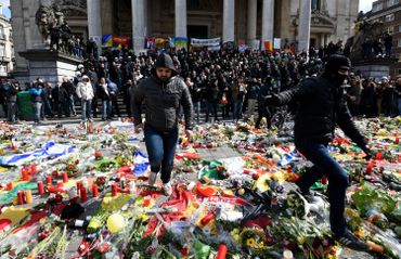 Hommage aux victimes des attentats: des fauteurs de troubles rapidement maîtrisés Hommage aux victimes des attentats: des fauteurs de troubles rapidement maîtrisés