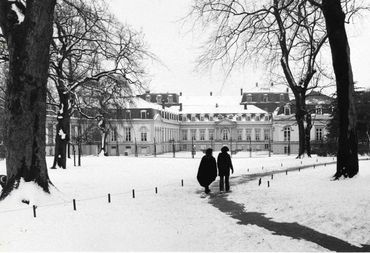 Le Palais d'Egmont sus la neige en 1960. Le Palais d'Egmont sus la neige en 1960.