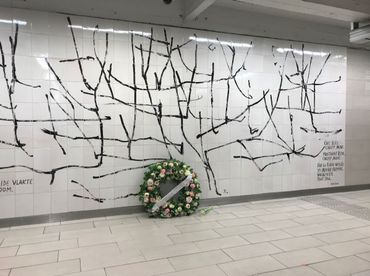 Commémorations du 22 mars: la station Maelbeek plongée dans un émouvant silence Commémorations du 22 mars: la station Maelbeek plongée dans un émouvant silence