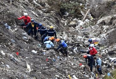 Relief montagneux du sud des Alpes françaises où s'est écrasé l'avion Relief montagneux du sud des Alpes françaises où s'est écrasé l'avion