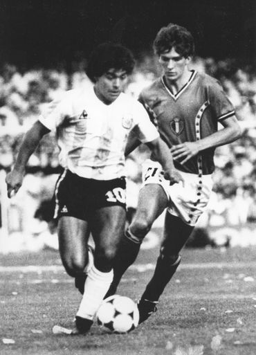 Alex Czerniatynski sur Diego Maradona : " En 82, j'étais avec lui au contrôle anti-dopage… " Alex Czerniatynski sur Diego Maradona : " En 82, j'étais avec lui au contrôle anti-dopage… "