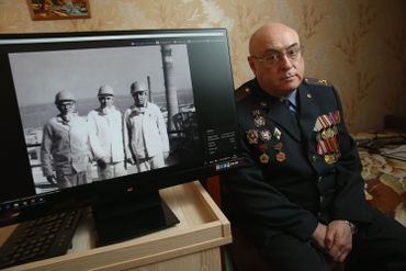 Vladimir Barabanov, 64 ans, l'un desliquidateurs de Tchernobyl avec son uniforme et ses décorations reçues pour son acte de bravoure. Vladimir Barabanov, 64 ans, l'un desliquidateurs de Tchernobyl avec son uniforme et ses décorations reçues pour son acte de bravoure.