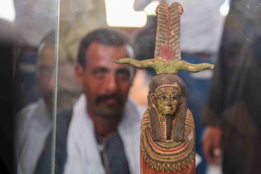 L'Egypte dévoile une nouvelle fois des sarcophages vieux de plus de 2000 ans découverts à Saqqara L'Egypte dévoile une nouvelle fois des sarcophages vieux de plus de 2000 ans découverts à Saqqara