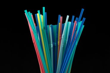 Les pailles en plastique à usage unique seront bientôt interdites Les pailles en plastique à usage unique seront bientôt interdites