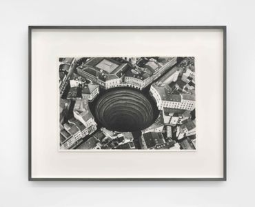 Hole, 2019, dessin graphite sur papier Arches, 54 x 68,5 cm, encadrement bois, verre anti-UV anti-reflet Hole, 2019, dessin graphite sur papier Arches, 54 x 68,5 cm, encadrement bois, verre anti-UV anti-reflet