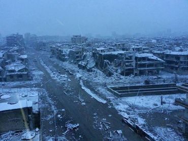Une photo, sur un blog anti-gouvernemental, montre la ville de Homs, détruite, sous la neige Une photo, sur un blog anti-gouvernemental, montre la ville de Homs, détruite, sous la neige