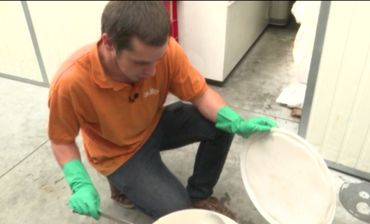 Marc Cleeremans prépare "la Sainte Levure d'Orval", elle sert à la fermentation de la moitié des bières de la brasserie Marc Cleeremans prépare "la Sainte Levure d'Orval", elle sert à la fermentation de la moitié des bières de la brasserie
