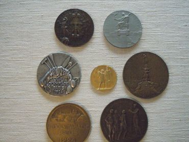 Les 6 médailles olympiques gagnées par Fernand de Montigny (et celle des Jeux Intercalaires de 1906) Les 6 médailles olympiques gagnées par Fernand de Montigny (et celle des Jeux Intercalaires de 1906)