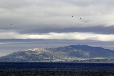 Vue du port de Tanger, au-delà du détroit de Gibraltar, l'Europe est toue proche. Vue du port de Tanger, au-delà du détroit de Gibraltar, l'Europe est toue proche.
