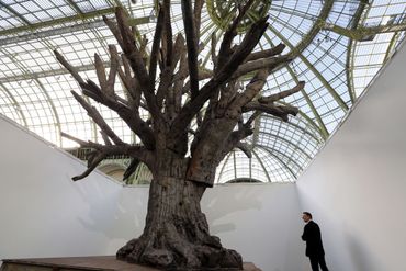 Le colossal arbre de fer de l'artiste chinois Ai Wei Wei Le colossal arbre de fer de l'artiste chinois Ai Wei Wei