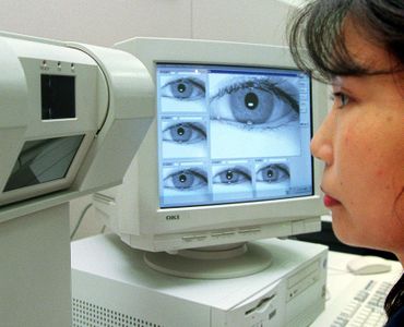 Des pirates s’intéressent à des dispositifs capables d’obtenir les données des systèmes de reconnaissance des veines de la paume de la main et de l’iris. Des pirates s’intéressent à des dispositifs capables d’obtenir les données des systèmes de reconnaissance des veines de la paume de la main et de l’iris.
