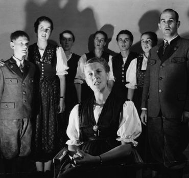 Maria Von Trapp (au milieu) et sa famille d'adoption Maria Von Trapp (au milieu) et sa famille d'adoption