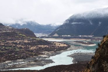 Le canyon Yarlung Zangbo à son passage par la ville de Nyingchi, au Tibet, le 28 mars 2021 Le canyon Yarlung Zangbo à son passage par la ville de Nyingchi, au Tibet, le 28 mars 2021