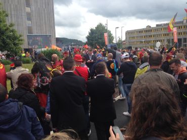 Les supporters carolos ne craignent pas le mauvais temps. Les supporters carolos ne craignent pas le mauvais temps.