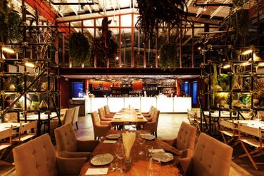 Vivarium, un restaurant en Thaïlande dessiné par Hypothesis. Vivarium, un restaurant en Thaïlande dessiné par Hypothesis.