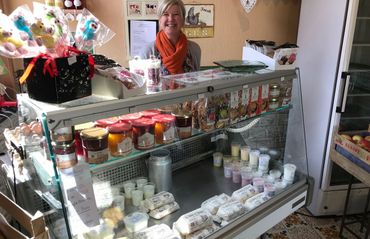 A la Ferme du Champré, nichée aux confins de Boussu et de Dour, où Nathalie et Olivier ont perpétué le métier d'agriculteurs en développant la vente directe de leurs produits laitiers A la Ferme du Champré, nichée aux confins de Boussu et de Dour, où Nathalie et Olivier ont perpétué le métier d'agriculteurs en développant la vente directe de leurs produits laitiers