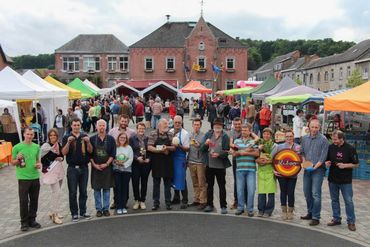 Les Vendredis du terroir réunissent 25 producteurs et artisans de l’entité avec 3 maîtres mots : qualité, diversité et proximité. Les Vendredis du terroir réunissent 25 producteurs et artisans de l’entité avec 3 maîtres mots : qualité, diversité et proximité.