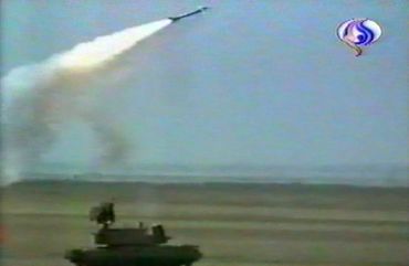 Un lancement de missile TOR-M1 par une unité iranienne. Un lancement de missile TOR-M1 par une unité iranienne.