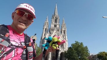 Nicolas Verdes devant la cathédrale des Saints-Michel-et-Gudule Nicolas Verdes devant la cathédrale des Saints-Michel-et-Gudule