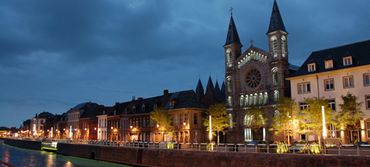 L'ancien Couvent des Rédemptoristes, situé sur le Quai Notre-Dame, a été complètement rénové en 2005. L'ancien Couvent des Rédemptoristes, situé sur le Quai Notre-Dame, a été complètement rénové en 2005.