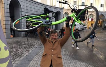 Freddy Tougaux teste les vélos partagés bruxellois Freddy Tougaux teste les vélos partagés bruxellois