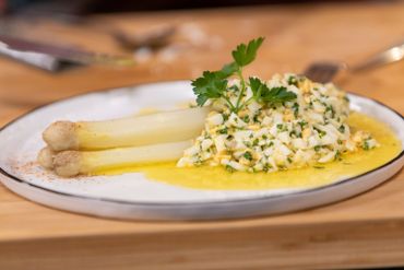 Asperges à la flamande Asperges à la flamande