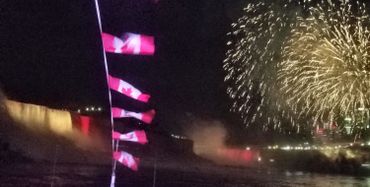 Les chutes du Niagara pour la première fois aux couleurs belges à l'occasion du 21 juillet (vidéo) Les chutes du Niagara pour la première fois aux couleurs belges à l'occasion du 21 juillet (vidéo)
