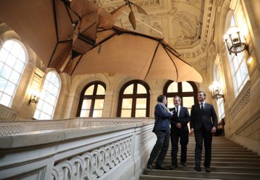 Emmanuel Macron visite le conservatoire National des Arts et Métiers, où est exposé l'"Avion III" de Clément Ader, en 2018 Emmanuel Macron visite le conservatoire National des Arts et Métiers, où est exposé l'"Avion III" de Clément Ader, en 2018