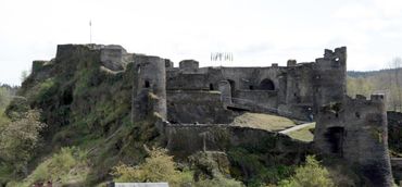 CHÂTEAU FÉODAL DE LA ROCHE-EN-ARDENNE CHÂTEAU FÉODAL DE LA ROCHE-EN-ARDENNE