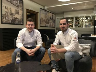 Les 2 nouveaux et jeunes chefs du "Le Gastronome" : Sébastien Hankard et Jean Vrijdaghs Les 2 nouveaux et jeunes chefs du "Le Gastronome" : Sébastien Hankard et Jean Vrijdaghs