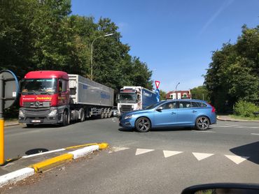 Les automobilistes sur le ring de Bruxelles en direction de Zaventem doivent le quitter au niveau du carrefour Léonard, tourner sur le pont de Jezus-Eik et alors retourner sur le ring. Les automobilistes sur le ring de Bruxelles en direction de Zaventem doivent le quitter au niveau du carrefour Léonard, tourner sur le pont de Jezus-Eik et alors retourner sur le ring.