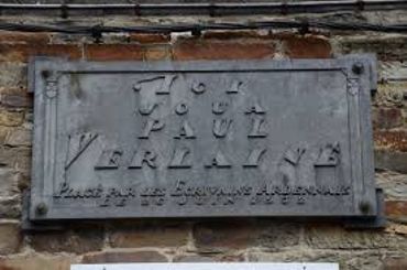 Le poète Paul Verlaine a séjourné dans la région de Paliseul plusieurs années lorsqu’il était enfant, car une de ses tantes y possédait une maison. Le poète Paul Verlaine a séjourné dans la région de Paliseul plusieurs années lorsqu’il était enfant, car une de ses tantes y possédait une maison.