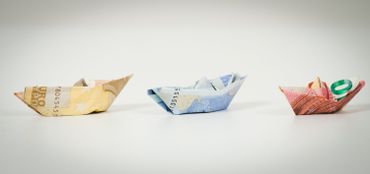 La loi porte désormais l'âge minimum pour bénéficier de la pension de survie à 50 ans à partir de 2025 et à 55 ans à partir de 2030. La loi porte désormais l'âge minimum pour bénéficier de la pension de survie à 50 ans à partir de 2025 et à 55 ans à partir de 2030.