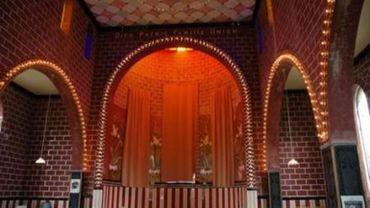 Le plus bel exemple d'utilisation de la marbrite est la Chapelle Sainte-Lutgarde de Fauquez (surnommée la " Chapelle de verre ") construite en 1930. Le plus bel exemple d'utilisation de la marbrite est la Chapelle Sainte-Lutgarde de Fauquez (surnommée la " Chapelle de verre ") construite en 1930.