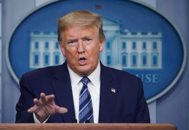 Le président américain, Donald Trump, répond aux questions des médias lors du briefing quotidien sur le COVID-19, à Washington DC, le 21 avril 2020. Le président américain, Donald Trump, répond aux questions des médias lors du briefing quotidien sur le COVID-19, à Washington DC, le 21 avril 2020.