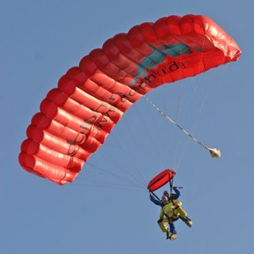 Découvrez la chute libre et le parachutisme en tandem. Découvrez la chute libre et le parachutisme en tandem.