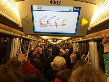 Conséquence des actions menées ce mardi : le réseau Stib, du moins les lignes en circulation, était archi bondé ce matin. Conséquence des actions menées ce mardi : le réseau Stib, du moins les lignes en circulation, était archi bondé ce matin.