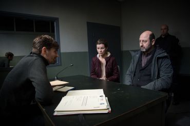 Kad Merad accusé d'avoir tué toute sa famille dans "La part du soupçon" Kad Merad accusé d'avoir tué toute sa famille dans "La part du soupçon"