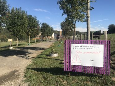 Dans cet élevage de 600 porcs, les propriétaires sont fatalistes. Dans cet élevage de 600 porcs, les propriétaires sont fatalistes.