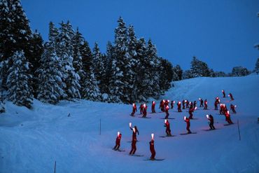 Descente aux flambeaux des moniteurs de l'ESF à Chamrousse (Isère) en janvier 2021 Descente aux flambeaux des moniteurs de l'ESF à Chamrousse (Isère) en janvier 2021