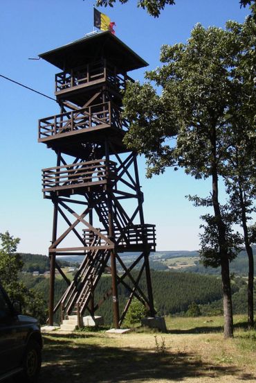 Profitez d’une vue imprenable sur la région en montant au sommet de la tour Leroux. Pour la mériter, il faut grimper 65 marches ! Profitez d’une vue imprenable sur la région en montant au sommet de la tour Leroux. Pour la mériter, il faut grimper 65 marches !
