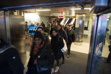 Explosion à New York: trois lignes de métro évacuées, une personne arrêtée et blessée Explosion à New York: trois lignes de métro évacuées, une personne arrêtée et blessée