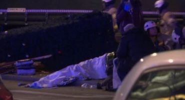 Un camion fonce dans un marché de Noël à Berlin, la police parle d'au moins neuf morts Un camion fonce dans un marché de Noël à Berlin, la police parle d'au moins neuf morts