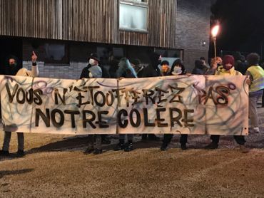 Liège : un groupe de 150 personnes brave le couvre-feu qu’ils estiment être une "entrave à la liberté" Liège : un groupe de 150 personnes brave le couvre-feu qu’ils estiment être une "entrave à la liberté"